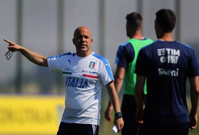 车旗下的高 车旗下的高