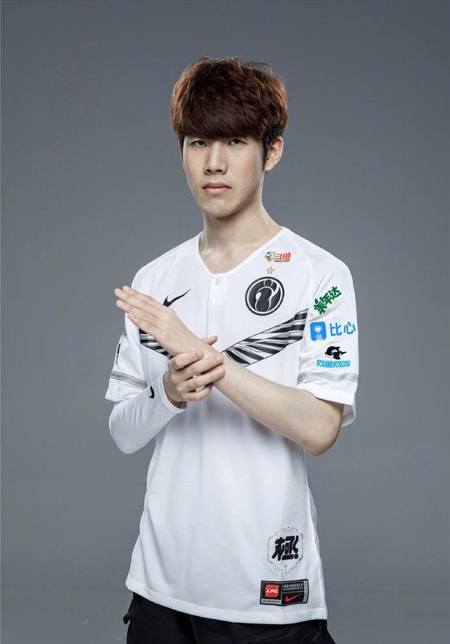 由前锋高拉 由前锋高拉