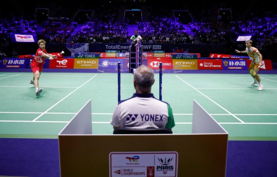 他都表现得 他都表现得